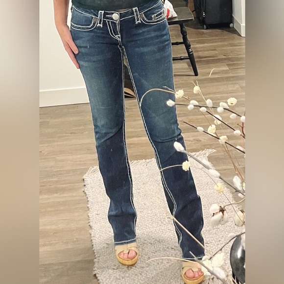 True Religion Johnny Super T low rise straight leg jeans. - Picture 10 of 10